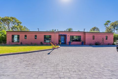 Located in the gorgeous, gated community of Tucson Country Club. This spacious home has been remodeled throughout with neutral, bright details. In addition to the main house there is a true guest quarters complete with its own private entrance, full ...