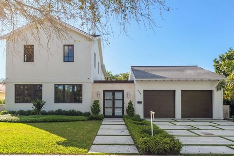 An unparalleled residential gem nestled within the sought-after golden triangle of Coral Gables.This stunning brand-new construction, spanning approximately 2759sqft, exudes a harmonious fusion of luxury and functionality, powered by gas. The main re...