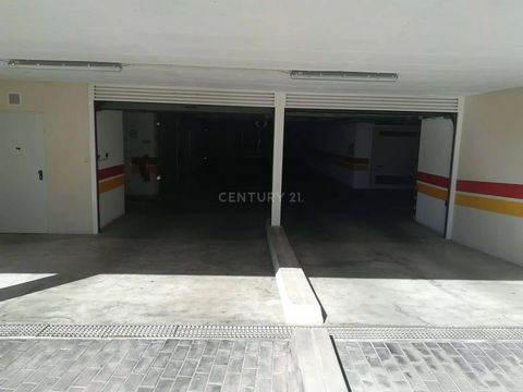 Box for 1 car located in Quinta da Piedade 1ªFase, in Póvoa de Santa Iria. 19.22 m2 garage in a 3-storey garage-only development. Excellent opportunity to buy a space that can be used as a car park or storage room, in a residential area. At Century21...