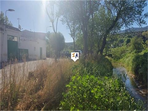 Dieses 335 m² große Cortijo mit 3 Schlafzimmern und 2 Bädern liegt am Bach Palancares, der durch das Dorf Villalobos fließt. Villalobos liegt nur 6 km von der historischen Stadt Alcala la Real im Süden der Provinz Jaén in Andalusien, Spanien, entfern...
