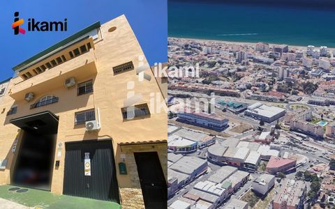 Multifunctional 5-level building, consisting of 3 x 2-bedroom apartments of 90m2, 1 office/study with bathroom, 1 parking space and elevator. Ideal investment to convert it into a business or coworking center with a high profitability in the area. Re...