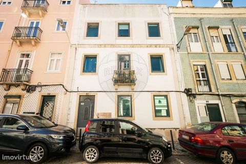 Descubra o Seu Novo Lar na Rua Conde das Antas, Campolide, Lisboa. Venha conhecer este encantador apartamento T2, situado numa das zonas mais tranquilas e acessíveis de Campolide. Com uma área de 94,3 m², este imóvel está impecável e pronto a habitar...