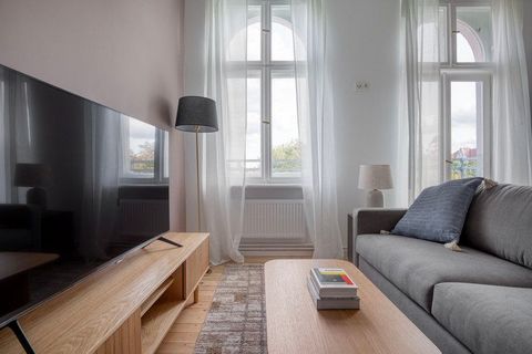Show up and start living from day one in Berlin with this charming one bedroom apartment. You’ll love coming home to this thoughtfully furnished, beautifully designed, and fully-equipped Friedrichshain home . Designed with you in mind As with any apa...