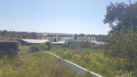 Plot of land for construction, with an excellent location close to Faro. With a total area of 540 m2, facing south, overlooking the city of Faro and where you also can see the sea. You have the possibility of building a house with 100 m2. The capital...