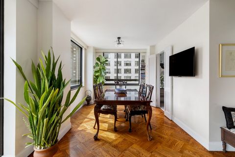 Presenting an incredible opportunity to own a fantastic 2 bed, 2.5 bath condo in the heart of the Upper East Side. This super bright corner unit enjoys sun-drenched southern and eastern exposures and features a desirable split wing floor plan for the...