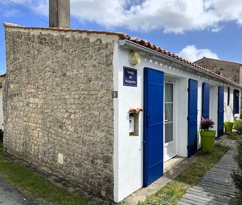 --- Exklusiv in der Gegend von ''La Biroire'', 300 Meter vom Meer und einem feinen Sandstrand entfernt--- Prächtiges atypisches Fischerhaus aus Landstein (ohne Außenfassade, aber in Venelle), das Holz und Stein kombiniert, das im Herzen des alten Dor...