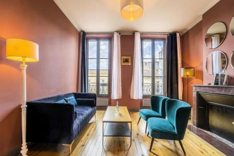 Dit prachtig ingerichte appartement van 85 m² ligt in het hart van Bordeaux en biedt een luxueus en comfortabel verblijf. Het appartement ligt op de derde verdieping van een klassiek Bordeaux-gebouw en is zorgvuldig gerenoveerd. Het combineert modern...