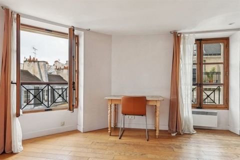 Paris VII - Located in the immediate vicinity of the Musée d'Orsay and the rue du Bac, a charming apartment with a surface area of ??approximately 33m2 on the 5th floor by elevator of a perfectly maintained old building dating from 1850. It consists ...