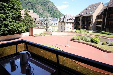 Luchon “residenza les terrasses d’etigny” Edificio “Les Genets”, appartamento di 2 locali per 4 persone di 25 m2 al piano terra, nel centro della città, ai piedi della funivia e vicino alle terme. Ingresso con armadio e letto a castello, bagno con do...