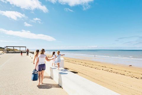 Notre Dame de Monts to stacja balnéaire très agréable, idéale pour des vacances en famille ou entre amis. Znajduje się 15 minut od Saint Jean de Monts, Cette Charmante Petite Station vous Séduira. Vous pourrez profiter des grandes étendues de plages ...