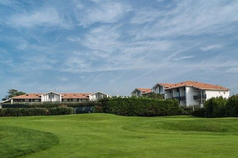 De Zee & Residence Golf Ilbarritz****, met typisch Baskische architectuur, ligt in een park van 1,5 hectare grenzend aan het Ilbarritz International Golf Training Center, 600 meter van een van de mooiste stranden van Biarritz en 750 meter van de Cité...