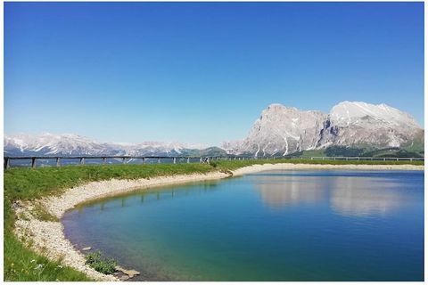 Unieke, rustieke boerensalon met tegelkachel. Appartementen liefdevol gerenoveerd en ingericht. Droomuitzicht midden in het natuurpark Dolomieten Schlen/Seiseralm