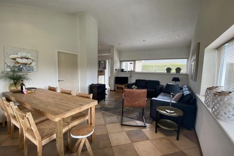 In diesem Bungalow fühlen Sie sich als Gast richtig willkommen! Zeewaard 37 ist ein herrlich komfortabel eingerichteter Bungalow. Die Terrasse verfügt über eine Veranda, auf der Sie schon bald die freie Natur genießen können. Die Einrichtung ist beso...