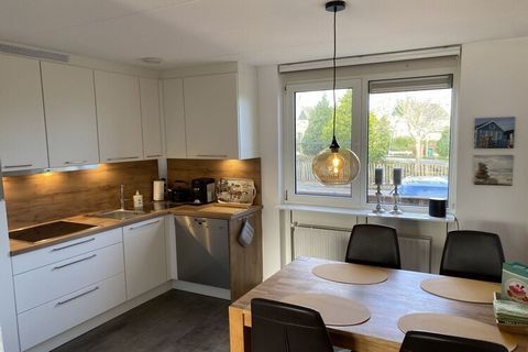 Hoogwaardig vakantiehuis met sauna, open haard, direct aan het water, eigen aanlegsteiger met kano, tuin, vissen, wifi, 2 smart tv's, IJsselmeer, Makkum, strand