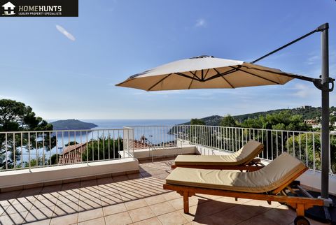 Villefranche-sur-Mer: Ideally located in a secured domain, close to shops and public transport, this magnificent 110 m2 villa is built on a 545 m2 plot, south facing and offering a panoramic sea view over the bay of Villefranche and Cap Ferrat. Built...