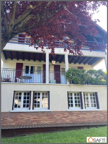 Située à Nevers, cette maison est idéale pour une grande famille, une famille d'accueil ou pour des investisseurs avec la possibilité de créer plusieurs logements indépendants ou en collocation avec ses trois plateaux de 80m2. Au rez-de-chaussée, plu...