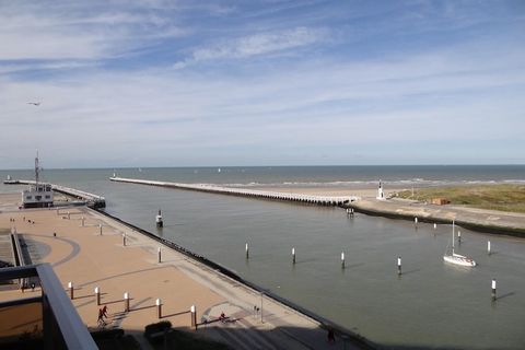 Studio met slaaphoek uitzicht op zee en vaargeul. Huisdieren zijn hier toegestaan. Parkeren op het Loodsplein inbegrepen. Dit voortreffelijke appartement, genesteld in de serene kustplaats Nieuwpoort, biedt de perfecte mix van comfort, gemak en ademb...