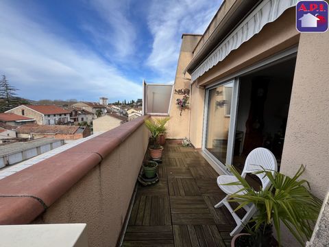 UNIQUE A stone's throw from the city center, in a small quiet condominium, discover this type 3 apartment located on the 2nd floor with elevator and terrace with a view of the 3 bell towers. This property of more than 80 m² offers a pleasant living r...