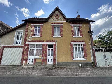 EXCLUSIVE TO BEAUX VILLAGES! We’re proud to present this property, located in the village of Brigueil le Chantre. Downstairs, you’ll find a large living room and kitchen space, an open area with doors leading to the outside terrace. There is also a v...