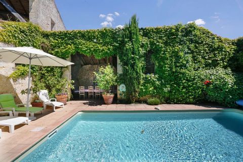 Character and charm at every turn in this 18th century property with 4 separate buildings surrounding an exquisite courtyard with garden rooms and heated swimming pool. It is a property which is perfect for entertaining. The main property of 280m2 ha...