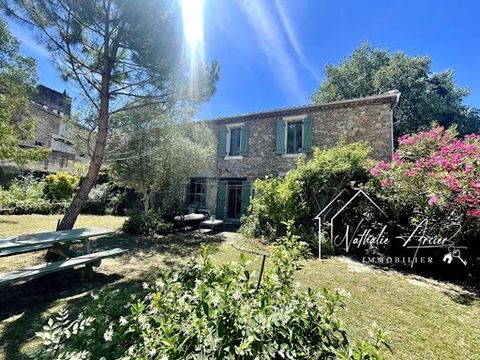 **Authentic Charm in Saint-Hilaire: T8 Stone House with Garden at the Foot of the Abbey** Welcome to Saint-Hilaire, between Carcassonne and Limoux, where the charm of history meets modern comforts in this remarkable stone house. Nestled at the foot o...