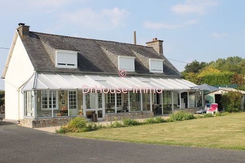 This charming stone house is located on a green plot of 3.597 m² (building land with the possibility of detachment of plots). From its location, which is discreetly accessible, it only takes a few minutes by car to reach the centre of Paimpol and its...