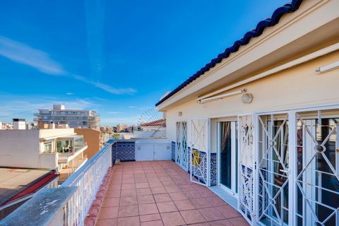 Spectacular penthouse with terrace and sea views on the Paseo Marítimo in Torrevieja. Discover this exclusive and elegant penthouse, perfectly located on the Paseo Marítimo in Torrevieja. Its privileged location combines the absolute tranquility and ...