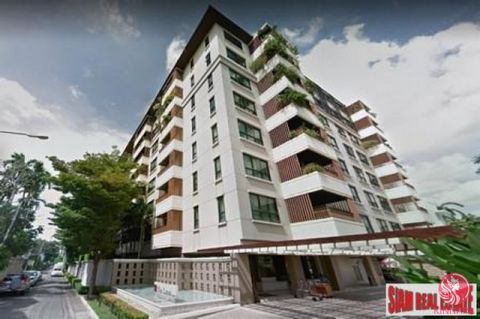 A three bedroom, four bath room condominium is for sale in The Lanai Condo. This is a low rise condo with 8 floor and a total of 34 units. This apartment is located on the Garden Floor, which is the 2nd floor, and is 267 sqm. It is a South facing uni...