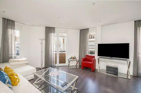 Scoprite la vostra nuova casa nel cuore di Madrid! Questo affascinante appartamento di 110 m², presentato da Barnes Madrid, si trova all'ultimo piano della prestigiosa Calle General Pardiñas, nell'esclusivo quartiere di Salamanca. Con due ampie camer...