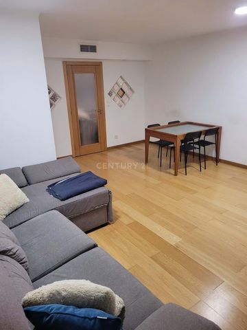 We present this welcoming 3 bedroom apartment ready to move into in Falagueira. This property is located on the ground floor of a well-maintained building, accessible for wheelchair users, with elevator, and offers excellent areas in all rooms, provi...