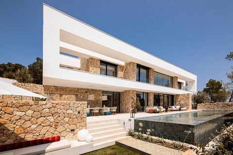 The CORALLISA development is the most exclusive place on the island of Ibiza. It is unique not only for its location overlooking the Roca Llisa golf course, but also for its proximity to Ibiza Town and its marinas. It is a development that offers tra...