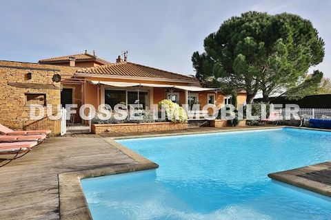 The Dufossé Immobilier Bourgoin Jallieu agency presents a magnificent villa located in the charming municipality of Saint George d'Espéranche, ideally situated between Bourgoin and Vienne, just 30 minutes from Lyon. This stunning 347 m² residence, bu...