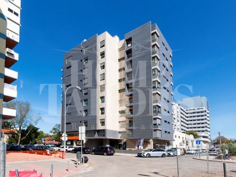 Store with profitability greater than 6.5% Excellent store, rented, in new condition, with 2 parking spaces, 78.9 m2 of gross private area + 26.0 m2 of gross dependent area (Garage), located in premium area, right next to the emblematic Plaza de Espa...