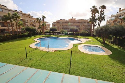 Beautiful 2-bedroom apartment located in the Altos del Toril urbanization, in El Pinillo. Great complex with a community swimming pool, large gardens, paddle tennis courts, children's area and gym. The property features a fully equipped kitchen with ...