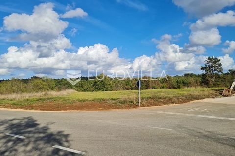 Not far from Pazin in the Lindar settlement, we offer tourist building land T-1, T-2, T-3, with an area of 16,947 m2. It consists of two cadastral plots, but there is a possibility of purchasing each plot separately. The plots have an area of 6,143 m...