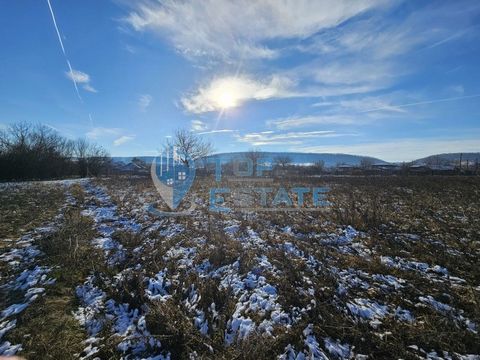 Top Estate Real Estate offers you a large regulated plot of land in the village of Merdanya, Veliko Tarnovo region. The plot is flat and with an area of 2400 sq. m. and is located in the northern part of the village, with a shop nearby, as well as th...