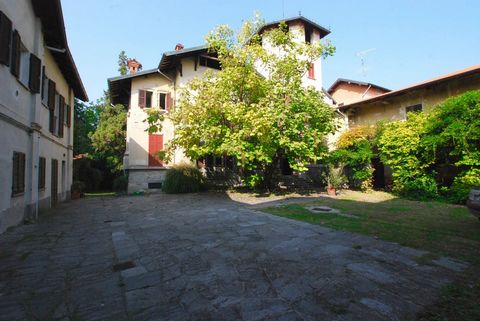 On the banks of the Ticino river, in the municipality of Golasecca, a historic villa castle for sale built in 1890 by the architect Gagliardi. The location is a few kilometers from Lake Maggiore and from Milan Malpensa International Airport. The pres...