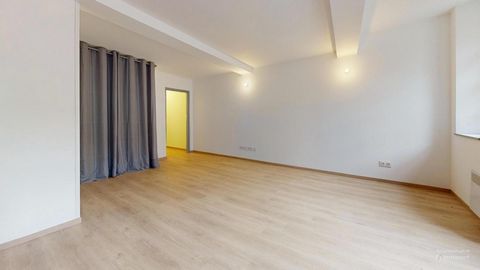 Ideally located in Beaumont-de-Lomagne, this building offers four spaces to be developed. Two apartments of 40 m² are ready to be inhabited or rented out immediately. A 100 m² space can be transformed into a spacious apartment or a modern loft accord...