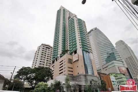 A beautiful duplex penthouse at Sukhumvit road for sale with with stunning city views. Situated on the 43rd floor, this two level apartment is luxurious and comfortable. Newly renovated, there is wood flooring throughout the unit with wood doors and ...