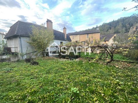 Située à Cadouin (24480), cette propriété profite d'un emplacement idéal dans un environnement paisible de la Dordogne. Réputée pour son riche patrimoine historique et sa beauté naturelle, cette charmante ville offre un cadre de vie agréable à ses ha...