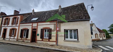 Village house totalling 90m2 comprising 3 bedrooms, living room, dining room with fitted kitchen, shower room, WC. A vaulted cellar. The property allows you to benefit from a non-adjoining building plot of 748m2 with a hangar that it is possible to b...