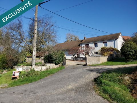 Let me introduce you to this beautifully renovated longhouse of 140 m² spread over two levels, offering a warm and modern interior. The property sits on a fruit tree-lined plot that also includes two garages and a chicken coop. With fiber-optic inter...