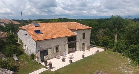 In a charming hamlet of Quercy Blanc, beautiful stone building of about 265m2 with 6 bedrooms. Quietly located with an open view of the plateaus and a plot of 1788 m2. Ground floor: Dining room 32 m2, hallway 1.5 m2, bedroom 12.5 m2, bedroom 10 m2, d...