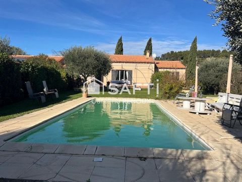 Située à Lauris, dans le Vaucluse, cette maison bénéficie d’un cadre calme et agréable, parfait pour une vie tranquille tout en étant proche des commodités. Le bien s’étend sur un terrain plat, clos et arboré de 1100 m², offrant un bel espace de verd...