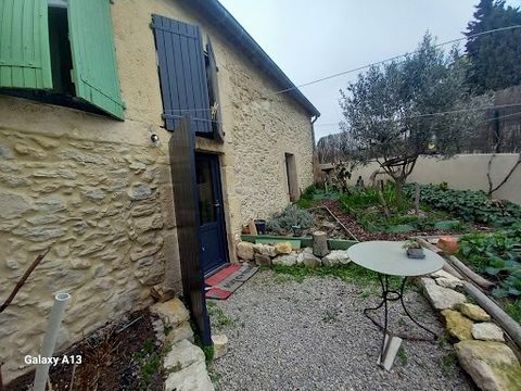   Dans charmant petit hameau du sud de l herault Grande maison en pierre avec beaucoup de cachet et une vue panoramique sur le minervois et les pyrénées. rdc: grande cuisine avec acces patio,séjour, wc. 1er étage, 2 suites parentales, coin bureeau, p...