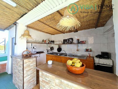 ! OCCASIONE UNICA.. Casa di campagna di oltre 120m2 con un terreno di 1700m2. La casa offre un ampio soggiorno, tre camere da letto e due bagni, una cucina attrezzata, all'esterno troviamo una piscina, un frutteto e molto spazio. Non aspettare oltre ...