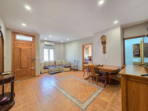 Unique opportunity in Xeresa! We present this charming second-hand house for sale, located in the picturesque town of Xeresa, Valencia. This property, with a constructed area of 75 m² and a living area of 70 m², is situated on a plot of 81 m², offeri...