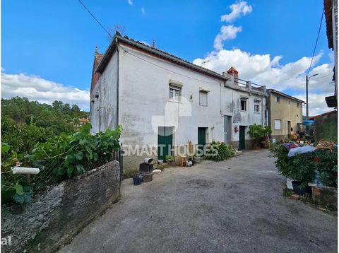 Moradia T3 em Barril de Alva (Arganil), com terraço no sótão e terreno. O edifício é de construção antiga, face à rua, o que dá acesso automóvel ao terreno circundante da casa, vedado, com cerca de 350m2. Desenvolve-se em 2 pisos mais sótão: - Piso d...