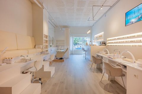 We offer you the opportunity to acquire a 60 sqm Beauty Centre in a privileged location in Nueva Andalucia. This establishment has been recently refurbished with a modern and cosy design, guaranteeing a pleasant experience for the clients. In additio...