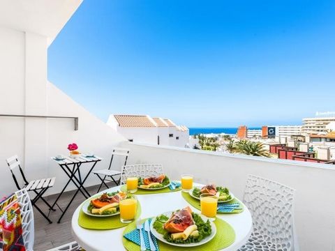 Beautiful renovated apartment for sale in San Eugenio Bajo, Costa Adeje. This apartment is distributed in 1 large bedroom with a built-in wardrobe, 1 full bathroom with shower, a modern and spacious equipped kitchen, a bright living room, and a sunny...